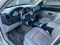 💥BEAUTIFUL 2006 CHRYSLER 300C 5.7L HEMI AWD RARE💥 South Salem - Image 9