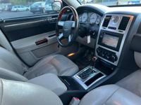 💥BEAUTIFUL 2006 CHRYSLER 300C 5.7L HEMI AWD RARE💥 South Salem - Image 10