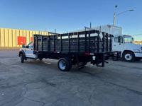 2017 Ford F-450 XL LOW MILES! 16' STAKEBED! 2000LB LIFTGATE! - Image 4