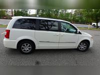 2012 Chrysler Town and Country Touring 4dr Mini Van - Image 9
