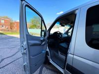 2007 Freightliner 2500 10 passenger high top van ! PHILADELPHIA - Image 10