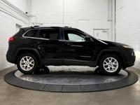 2017 Jeep Cherokee 4x4 4WD Latitude V6 SUV Est. payment OAC† - Image 10