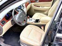 Low miles Hyundai Genesis 3.8 L V6 Leather Heated seats Bluetooth Lawrenceville - Image 4
