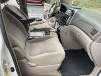 2008 Toyota Sienna! Runs Smooth! otp north - Image 6
