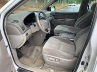 2008 Toyota Sienna! Runs Smooth! otp north - Image 8