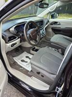 2017 Chrysler Pacifica LX Downers Grove - Image 8