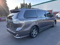 2017 Toyota Sienna SE Premium Minivan / 7-Passenger / Power Doors /Nav Salem-1477 Hawthorne Ave NE - Image 5