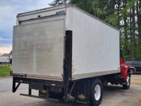 2019 INTERNATIONAL REEFER TRUCK w/ LIFT GATE - CUMMINS / 25K MILES!!! Mechanicville, NY - Image 3