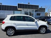2012 VOLKSWAGEN TIGUAN // SUNROOF // LOW MILES // WE SHIP **4 MOTION * FEASTERVILLE - Image 9