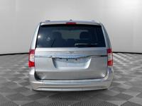 2014 Chrysler Town and Country - FINANCING AVAILABLE! - DEALMAKER AUTO SALES - - Image 5