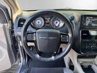 2014 Chrysler Town and Country - FINANCING AVAILABLE! - DEALMAKER AUTO SALES - - Image 7
