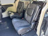 2014 Chrysler Town and Country - FINANCING AVAILABLE! - DEALMAKER AUTO SALES - - Image 9