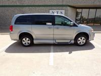 75K MILE DODGE GRAND CARAVAN SXT HANDICAPPED WHEELCHAIR POWER RAMP VAN Irving, TX - Image 3