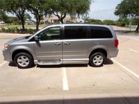 75K MILE DODGE GRAND CARAVAN SXT HANDICAPPED WHEELCHAIR POWER RAMP VAN Irving, TX - Image 6