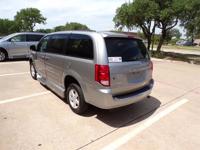 75K MILE DODGE GRAND CARAVAN SXT HANDICAPPED WHEELCHAIR POWER RAMP VAN Irving, TX - Image 7