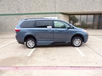 17 TOYOTA SIENNA EXL-NAV MOBILITY WHEELCHAIR HANDICAP POWER RAMP VAN Irving, TX - Image 3