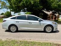 2017 Hyundai Sonata hybrid SE - 135K miles - 42 MPG's!!!! Norman - Image 8