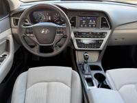 2017 Hyundai Sonata hybrid SE - 135K miles - 42 MPG's!!!! Norman - Image 10