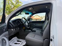 🚘 CLEAN TITLE • 2006 TOYOTA TACOMA GREAT MPG • RELIABLE TRUCK HILLSBORO - Image 8