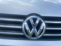 2013 Volkswagen passat SE. . . down drives hwy 6 👍☎ . . 832-206-3054 - Image 8