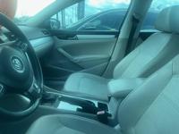 2013 Volkswagen passat SE. . . down drives hwy 6 👍☎ . . 832-206-3054 - Image 9