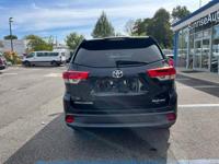 2019 Toyota Highlander XLE V6 AWD (Natl) BUY OR LEASE AVAILABLE! + EVERY CAR FULLY SERVICED AND GUARANTEED! - Image 5