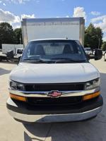 2023 Chevrolet Express 3500 17ft Cargo Box Truck Cutaway Delivery Van - Image 10
