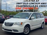 2013 CHRYSLER TOWN & COUNTRY ONE OWNER LOW MILES RUNS GREAT WE FINANCE FEASTERVILLE