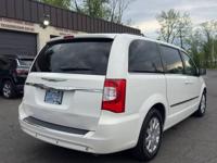 2013 CHRYSLER TOWN & COUNTRY ONE OWNER LOW MILES RUNS GREAT WE FINANCE FEASTERVILLE - Image 7