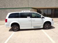 17 DODGE GRAND CARAVAN SE PLUS HANDICAPPED WHEELCHAIR MANUAL RAMP VAN Irving, TX - Image 3