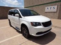 17 DODGE GRAND CARAVAN SE PLUS HANDICAPPED WHEELCHAIR MANUAL RAMP VAN Irving, TX - Image 4