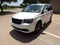 17 DODGE GRAND CARAVAN SE PLUS HANDICAPPED WHEELCHAIR MANUAL RAMP VAN Irving, TX - Image 5