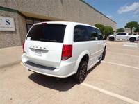 17 DODGE GRAND CARAVAN SE PLUS HANDICAPPED WHEELCHAIR MANUAL RAMP VAN Irving, TX - Image 9