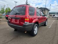 2004 Ford Escape 4x4 4WD XLT 4dr SUV SUV Roberto's Auto Sales - Image 6