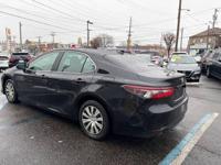2024 Toyota Camry Hybrid LE CVT (Natl) BUY OR LEASE AVAILABLE! + EVERY CAR FULLY SERVICED AND GUARANTEED! - Image 4