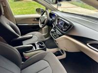 2020 Chrysler Pacifica Touring 3.6L v6 Roswell - Image 6