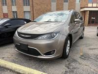2017 Chrysler Pacifica Touring-L FWD - Image 2
