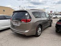 2017 Chrysler Pacifica Touring-L FWD - Image 4