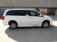 19K MILE DODGE GRAND CARAVAN SXT HANDICAP WHEELCHAIR PWR RAMP VAN Irving, TX - Image 3