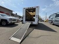 2006 Ford E-Series E 450 SD Commercial/Cutaway/Chassis 158 176 in. WB Portland Rd Salem, OR - Image 3