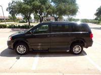 19 DODGE GRAND CARAVAN SXT MOBILITY HANDICAP WHEELCHAIR POWER RAMP VAN Irving, TX - Image 6