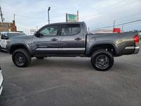 2017 Toyota Tacoma SR5 V6 4x4 4dr Double Cab 5.0 ft SB - Image 7