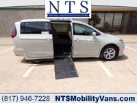 32K MILE CHRYSLER PACIFICA TOURING-L PLUS HANDICAP WHEELCHAIR RAMP VAN Irving, TX - Image 2