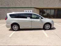 32K MILE CHRYSLER PACIFICA TOURING-L PLUS HANDICAP WHEELCHAIR RAMP VAN Irving, TX - Image 3