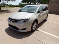 32K MILE CHRYSLER PACIFICA TOURING-L PLUS HANDICAP WHEELCHAIR RAMP VAN Irving, TX - Image 5