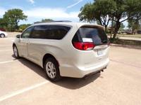 32K MILE CHRYSLER PACIFICA TOURING-L PLUS HANDICAP WHEELCHAIR RAMP VAN Irving, TX - Image 7