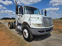 2013 International 4400 day cab truck 5th wheel - Image 3