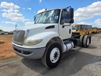 2013 International 4400 day cab truck 5th wheel - Image 4