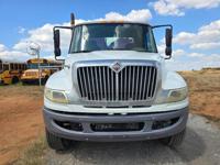 2013 International 4400 day cab truck 5th wheel - Image 5