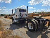 2013 International 4400 day cab truck 5th wheel - Image 7